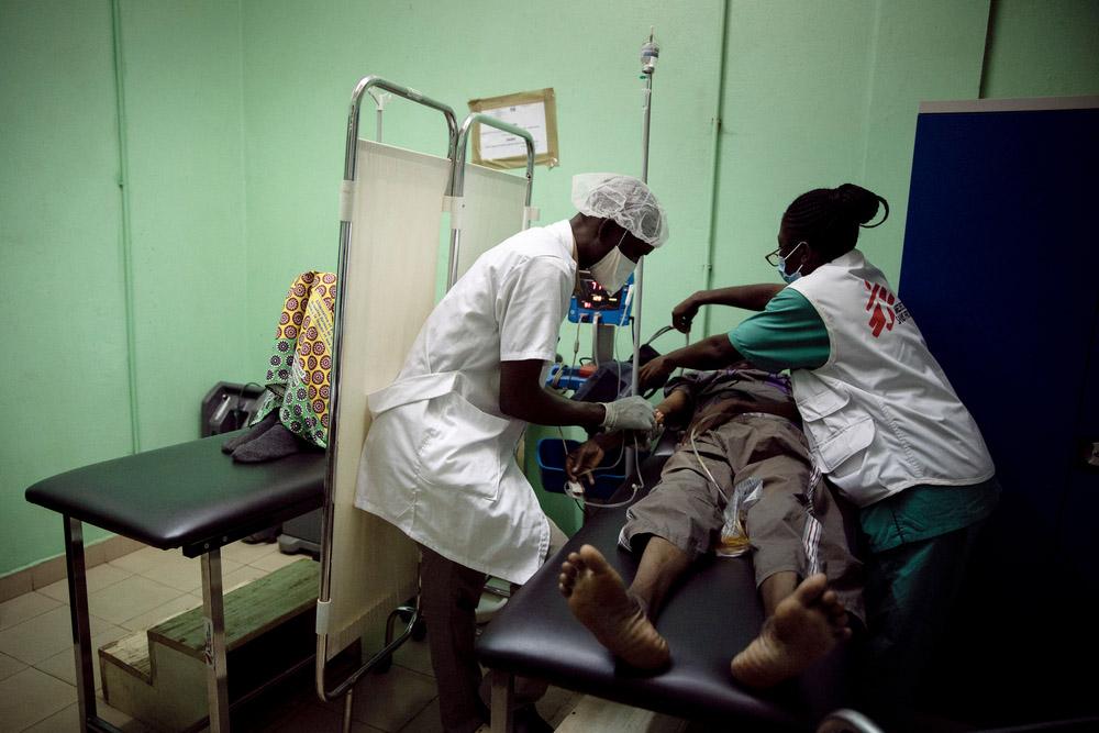 A picture of a patient receiving HIV treatment in hospital.