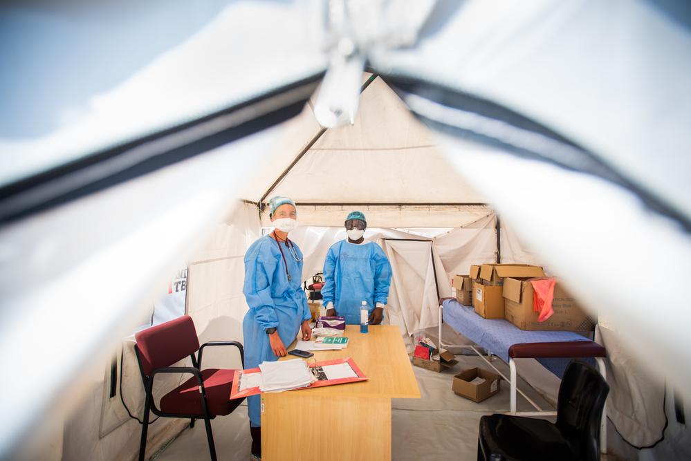 Dr Helene Muller and registered nurse Buhle Nkomonde both worked in the MSF COVID-19 Field Hospital in Khayelitsha, in Cape Town, before coming to Mbongolwane in KwaZulu-Natal, where their COVID-19 expertise was well employed in the screening and testing tent outside the District Hospital.