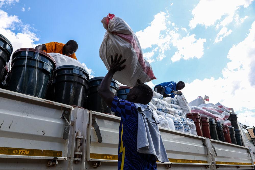 MSF logistics and supply teams work around the clock to coordinate with multiple actors, organize the kits and provide a timely and comprehensive response.