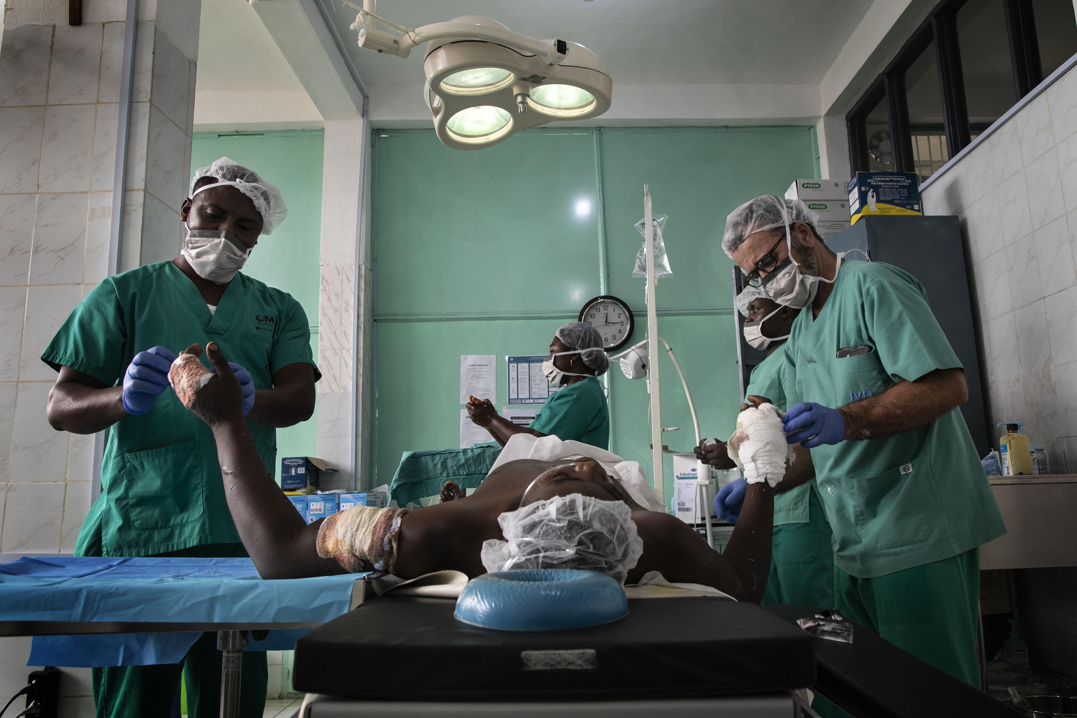 MSF surgeons provide care to a patient at St Mary Hospital in Bamenda, Northwest region. Cameroon.