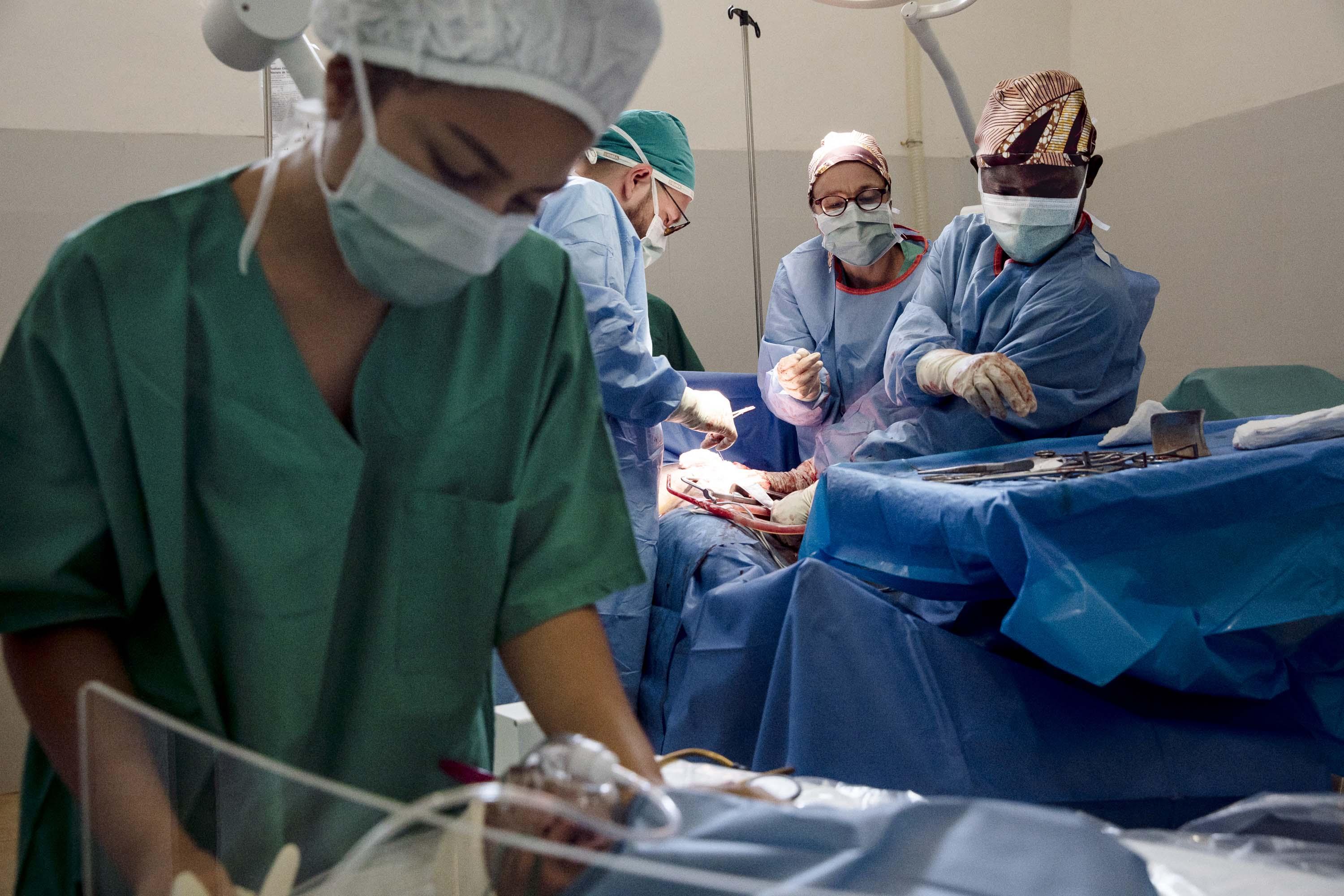 Marie Makossi, 19-years-old, is giving birth to her first child with a C-section operated by MSF staff on the 8th of December 2020, CAR