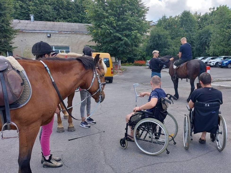 Image showing MSF's Horse therapy with war wounded patients in Ukraine. 
