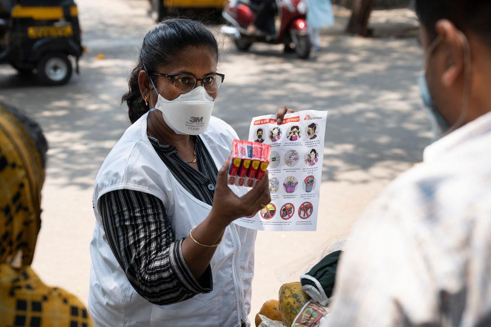 MSF’s Health Educator distributing soaps to a street- hawker in M-East Ward, Mumbai.