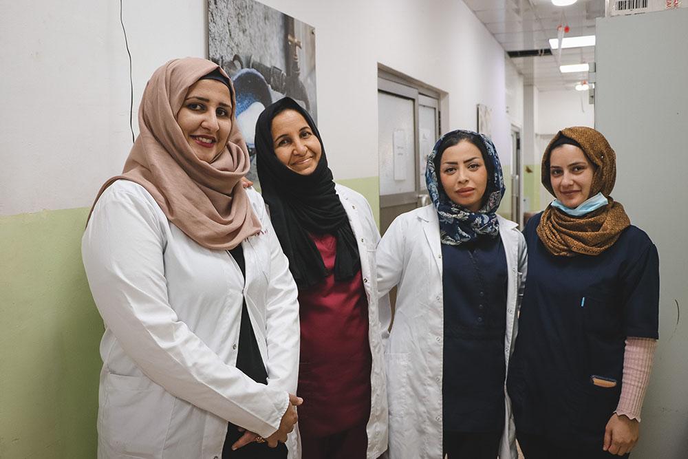 Rahma, Midwife supervisor, is standing in a hallway of MSF’s Al Amal Maternity with her colleagues Nadwa, Zaman and Marwa, all midwives. They and their Iraqi colleagues are the resilient driving force behind our activities at the maternity.