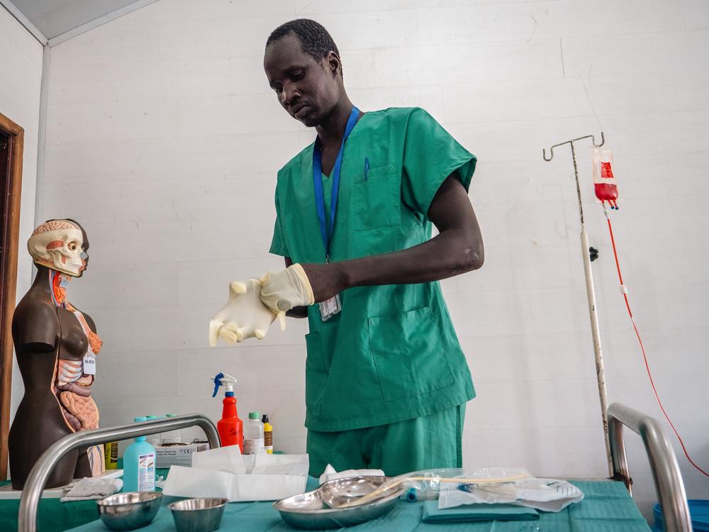 Gabriel Kalany, MSF Academy student, gets ready for a training session