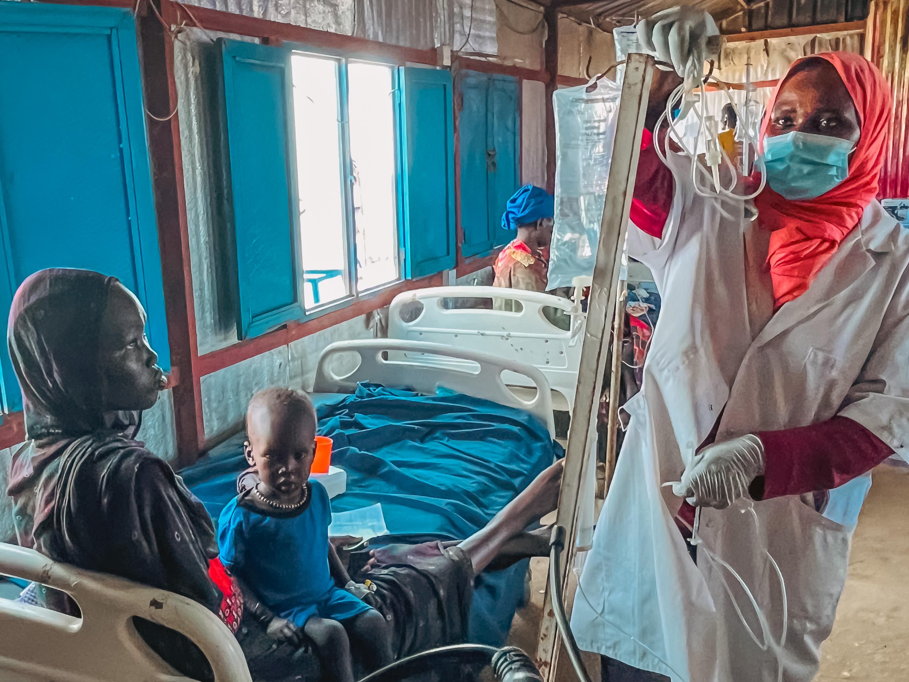 MSF doctors looking after children in Sudan