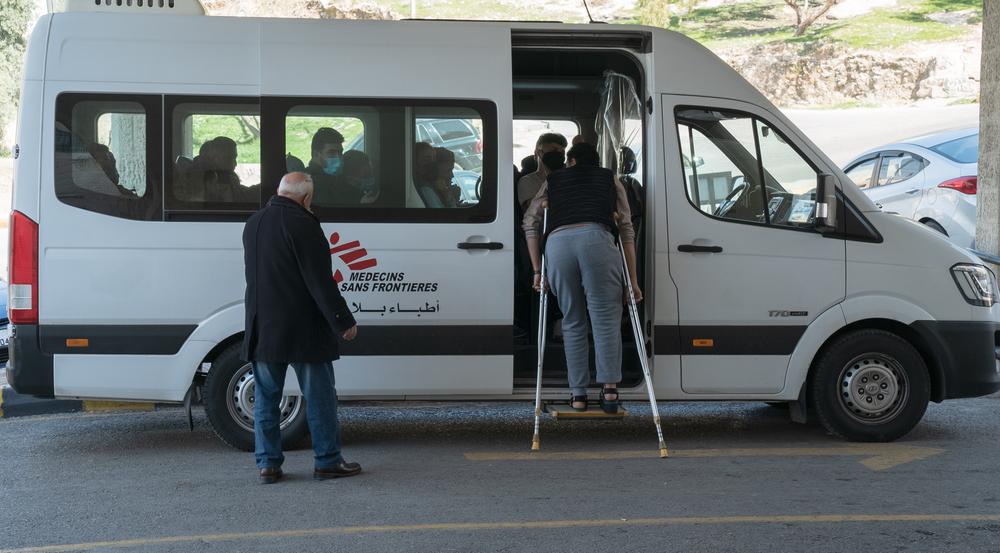 Image showing an MSF minibus in front of Amman RSP hospital in Jordan