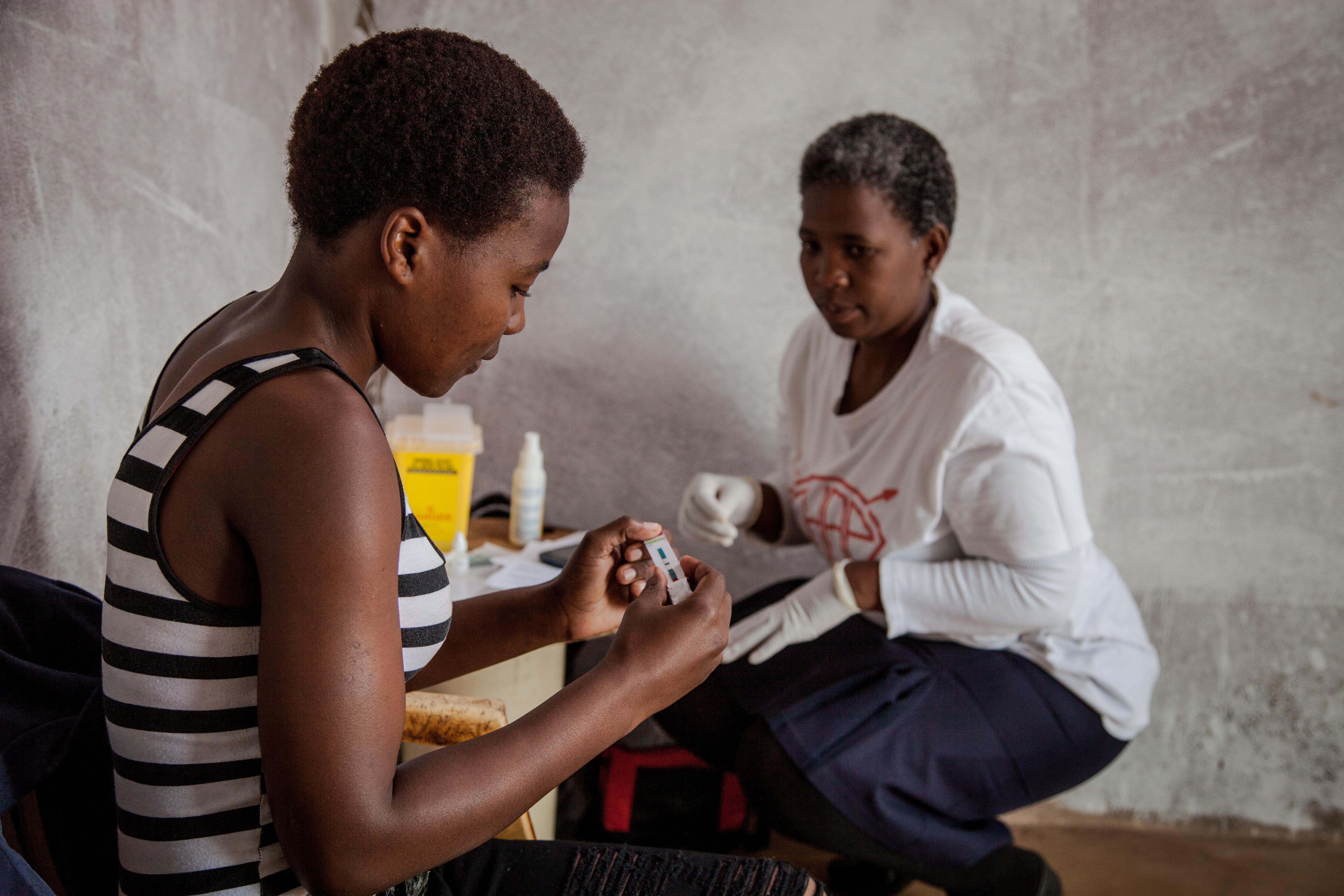 Community Health Agent Babongile Luhlongwane conducts an HIV test on Andile (28), who lives in the remote Entumeni District of KwaZulu-Natal, where HIV prevalence in South Africa is among the highest. 