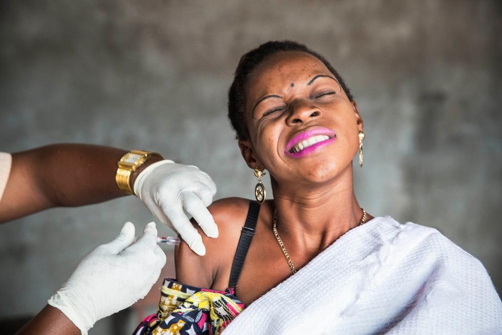 A woman receives a vaccination in Kinshasa.
