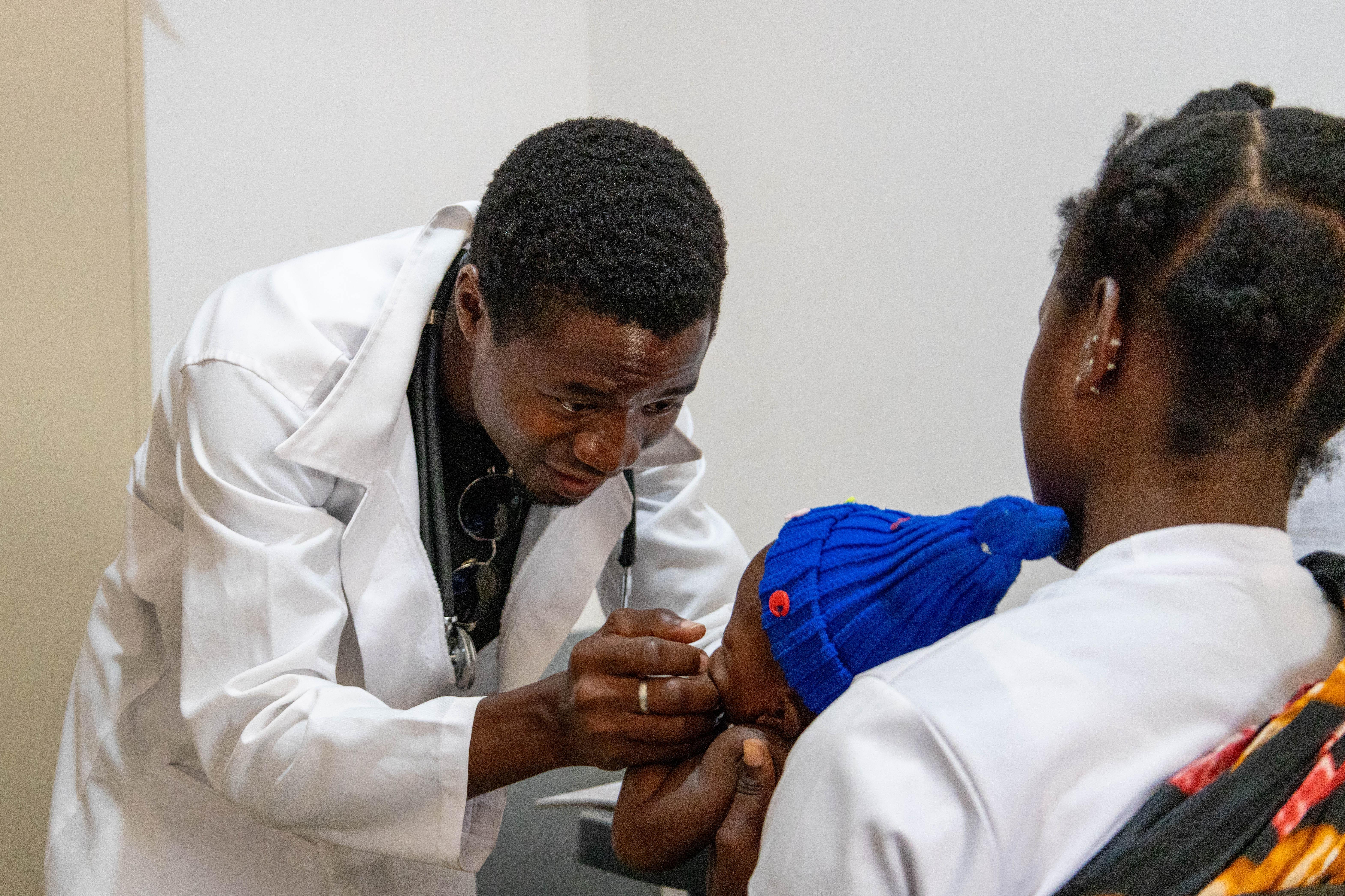 A monthly appointment at MSF’s clinic in Cabo Delgado, with Clinic Officer Mussa Rahamane Waide. 