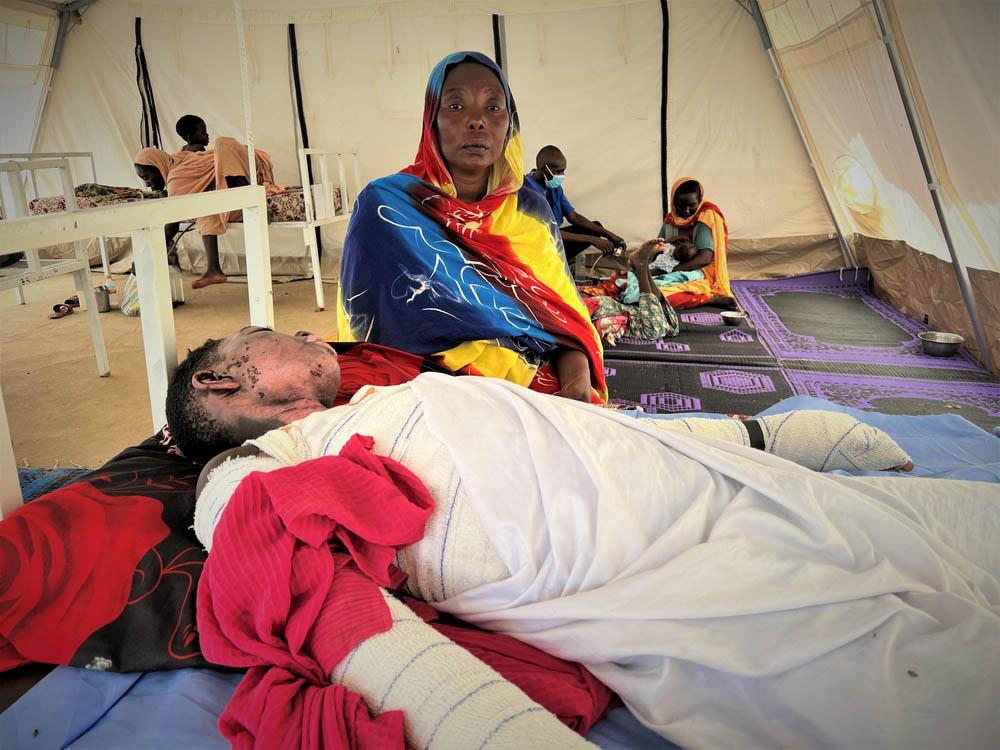 MSF_Hospital_Mother_With_Her_Injured_Son_MSB163883