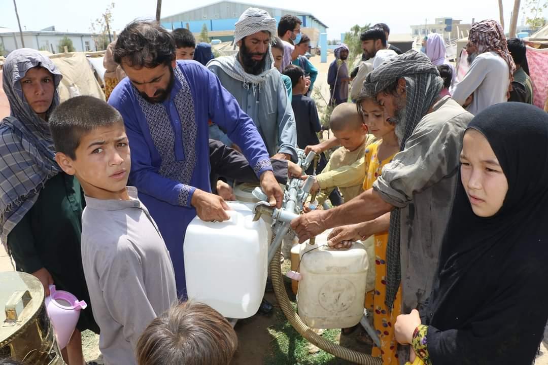Families in Kunduz City collecting water. Afghanistan
