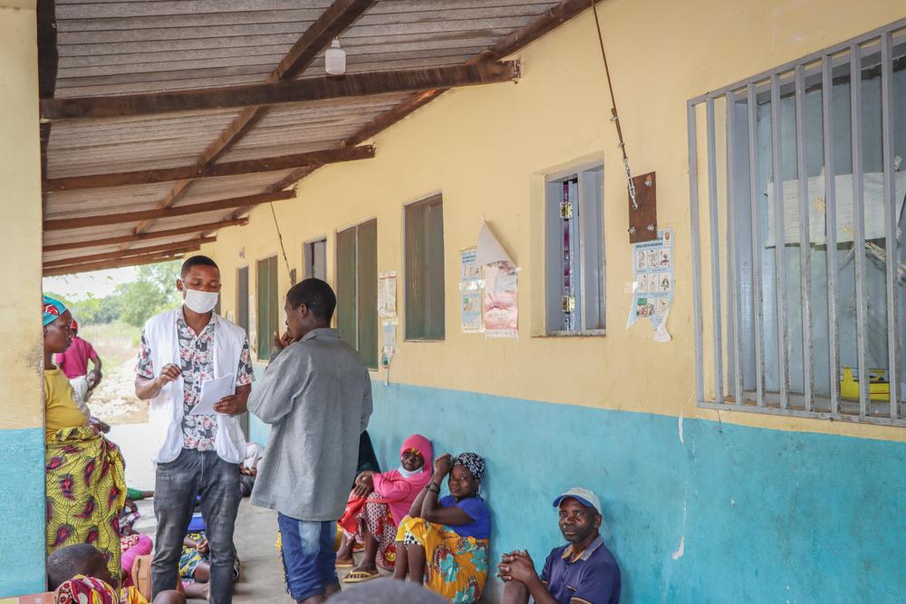 MSF_Mozambique rooftop strengthening