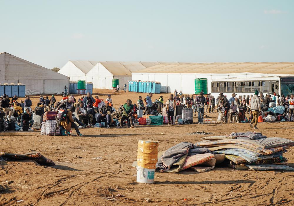 Migrants returning to Zimbabwe from South Africa