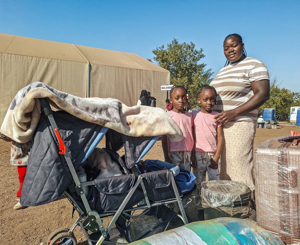 Migrants returning to Zimbabwe from South Africa