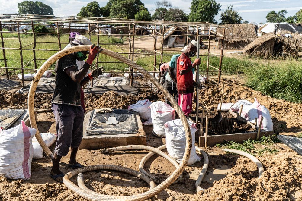 MSF teams are seen building new latrines which form part of MSF’s water, sanitation and hygiene response