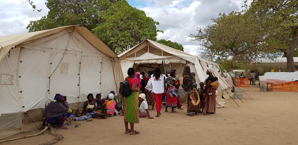 A picture of MSF staff outside the 25 de Junho Camp in Mozambique