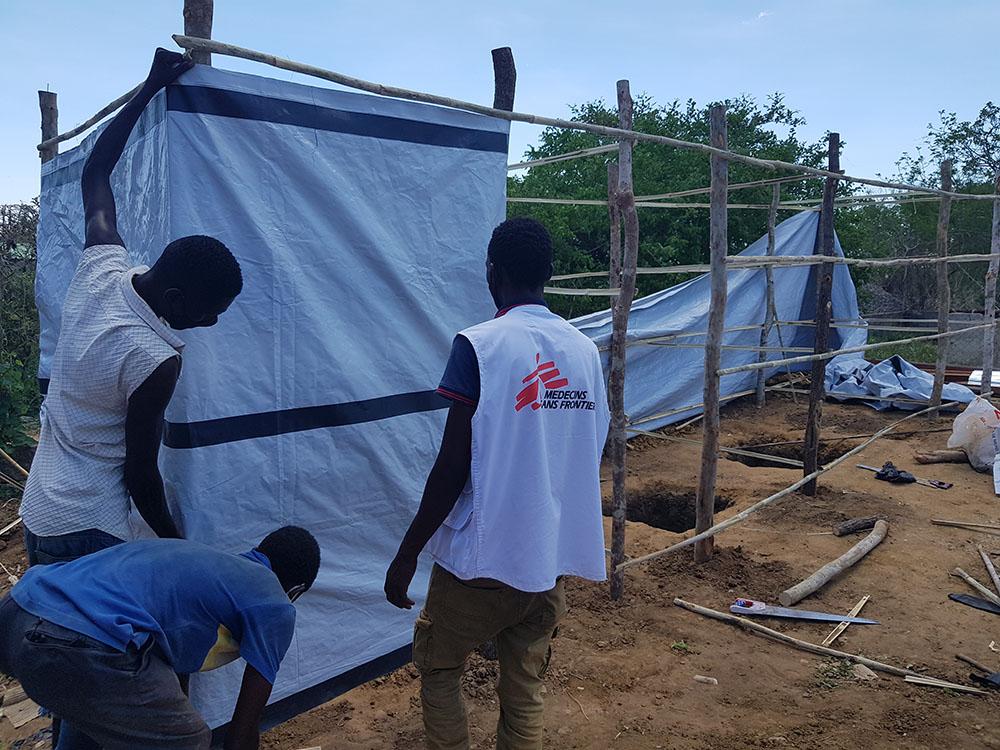 MSF teams build latrines in a Diarrhea Treatment Center in Mieze, Metuge. 