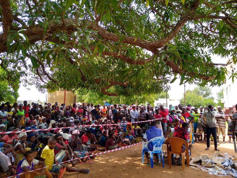 Displaced people wait for a distribution of essential relief items by MSF in Meluco, in the northern Mozambican province of Cabo Delgado, 19 February 2021. 