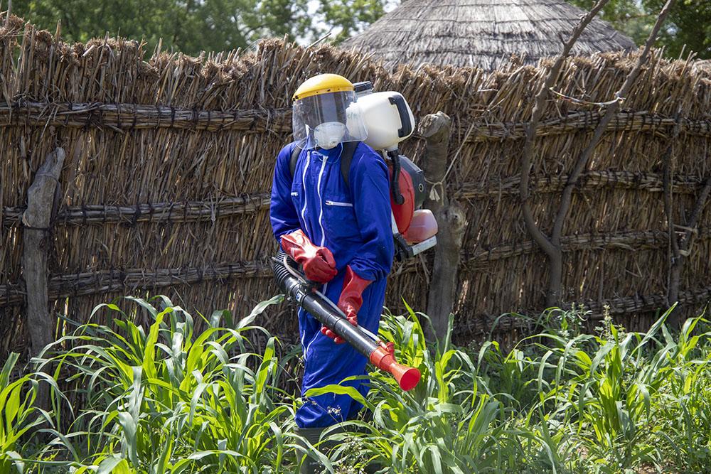 A water, hygiene and sanitation agent is proceeding to the disinfection of houses – from a patient admitted at Magaria’s Cholera Treatment Center and his neighbors ones - in a community located in the district of Magaria, Zinder region.