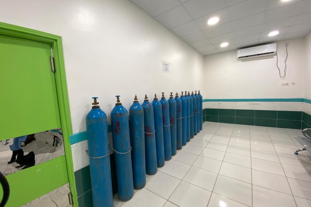 A picture of oxygen tanks lined up at the treatment center in Aden