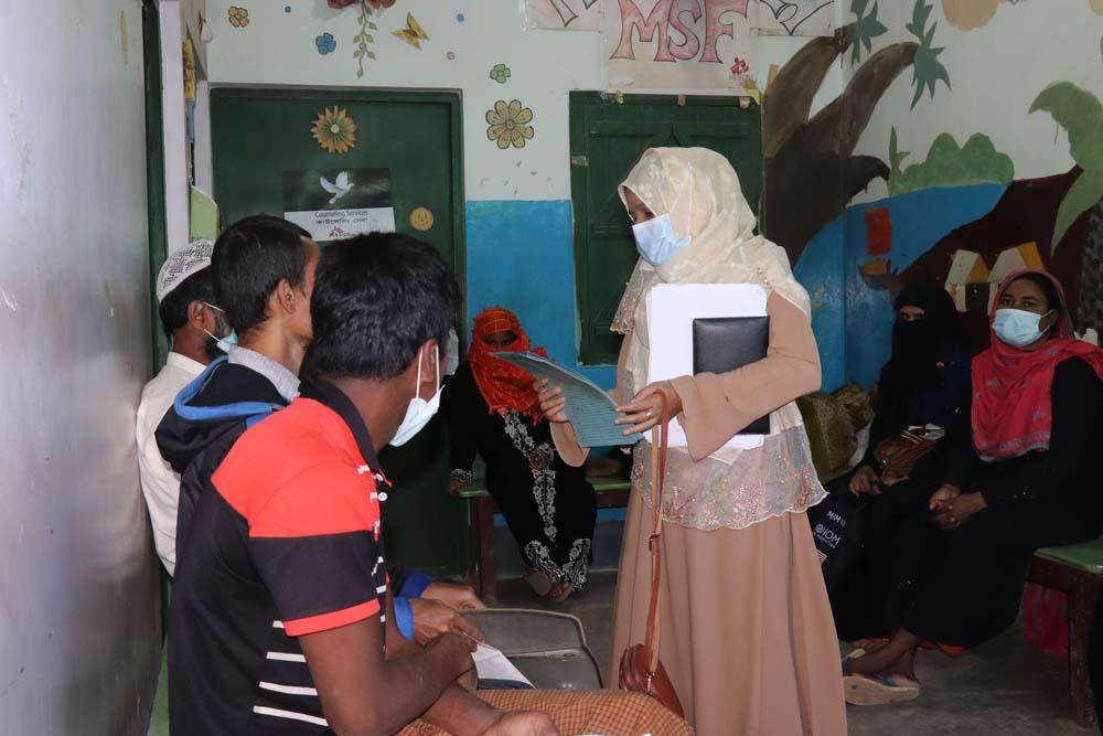 MSF’s Mental Health Supervisor is checking on patients who are visiting our Kutupalong facility