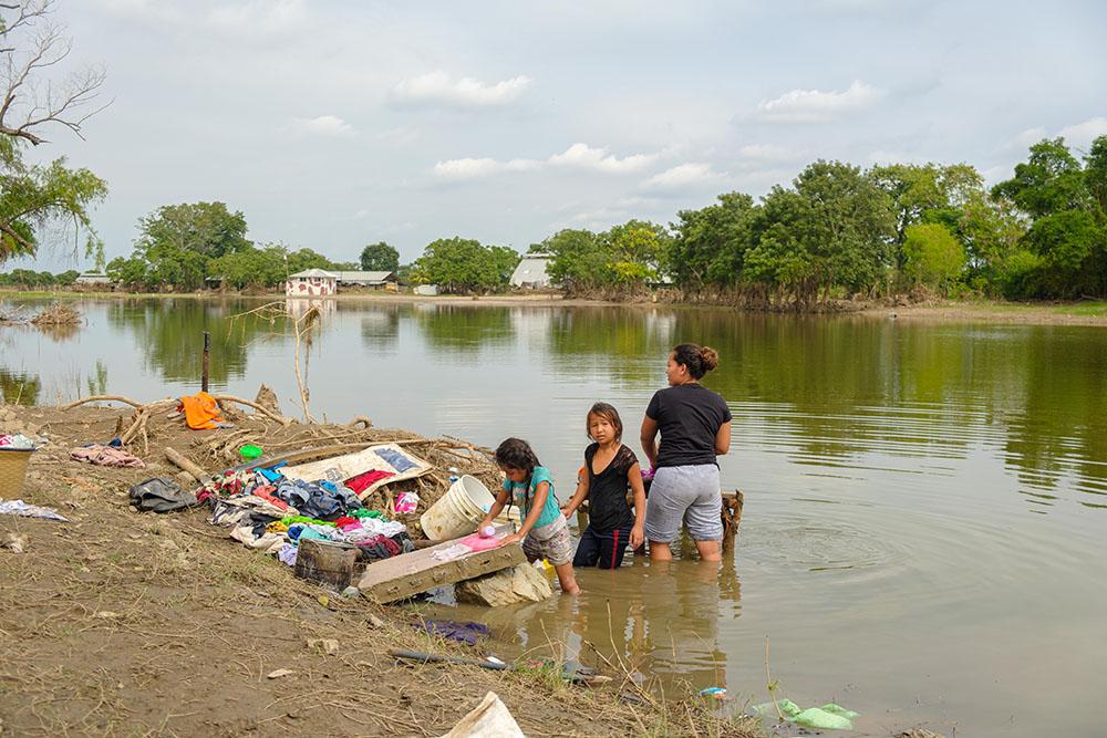 MSF’s response is being led by three multidisciplinary health teams, with a focus on community shelters and people living on the streets. In addition to this, the services in regular MSF projects, sexual and reproductive health in Choloma and comprehensive healthcare for survivors of violence in Tegucigalpa, are still active.