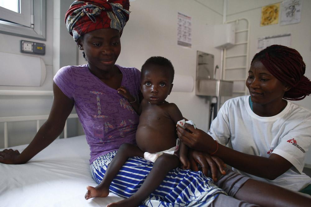 Picture of mother having her child checked by MSF staff in Kenema Hospital , Sierra Leone