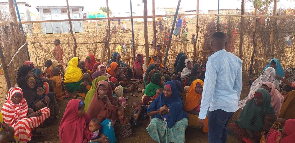 MSF Communty health worker facilitating health promotion session