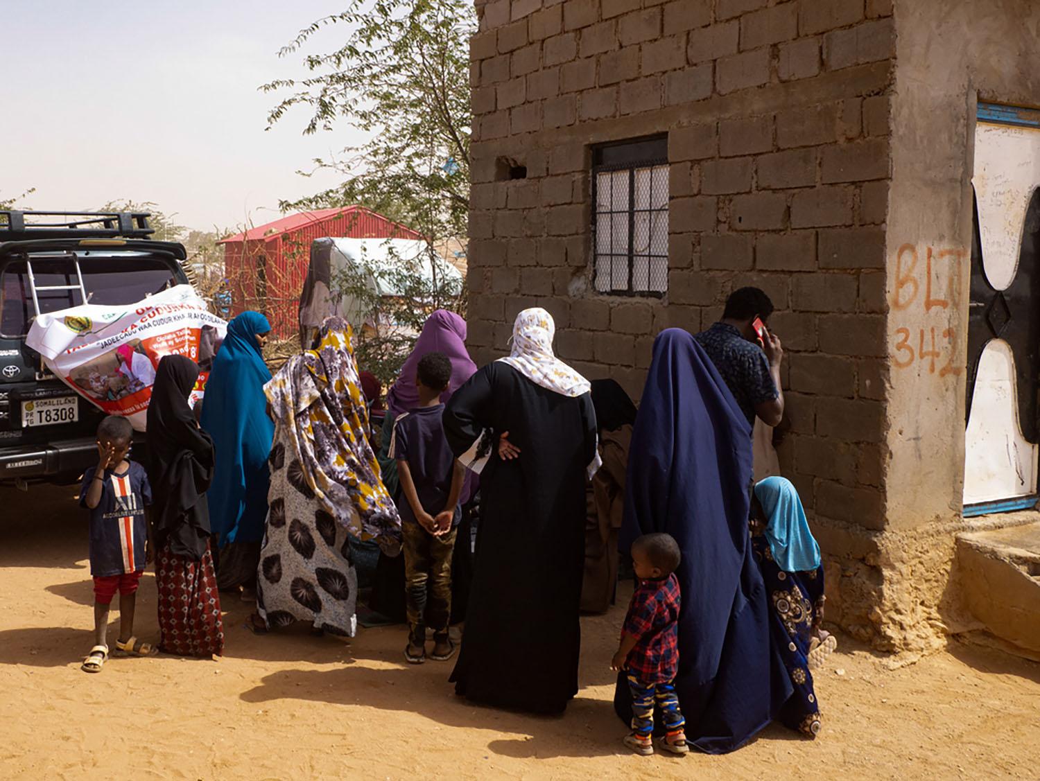 A group of mothers who brought their children for measles vaccination in Aqil Yare IDP camp, Burao, Somaliland.