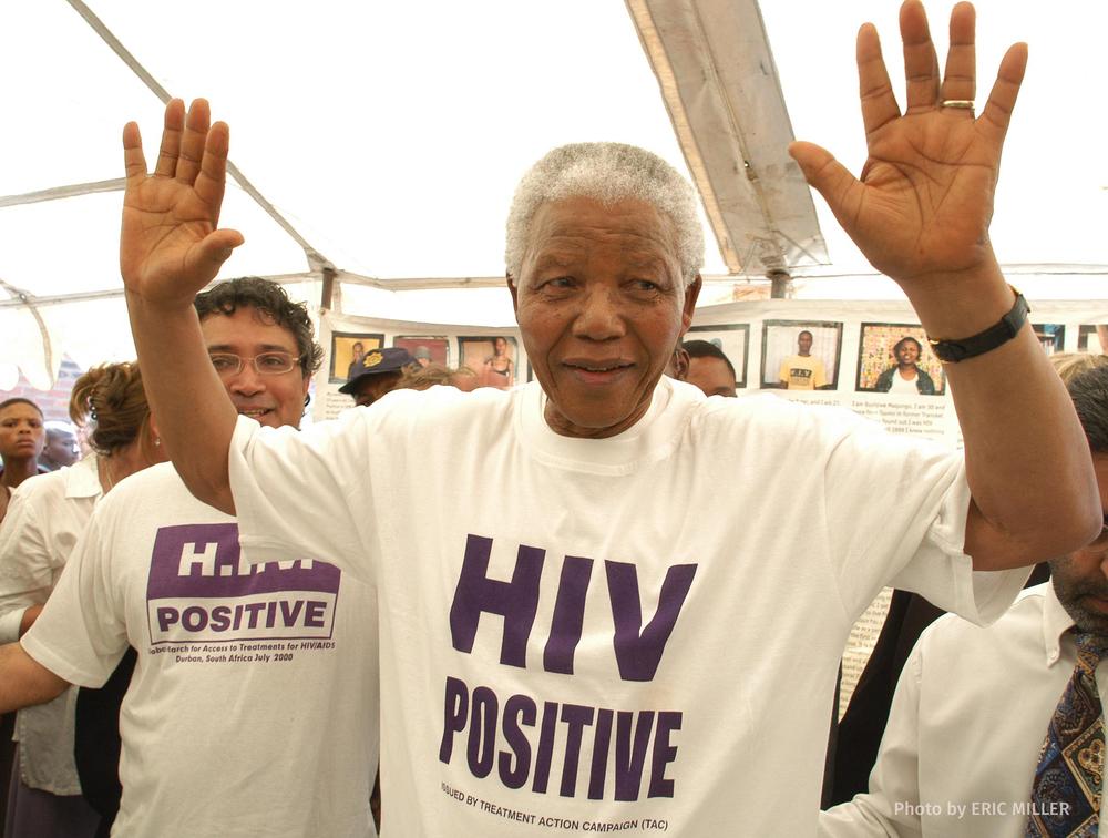 Nelson Mandela visiting MSF projects in Khayelitsha