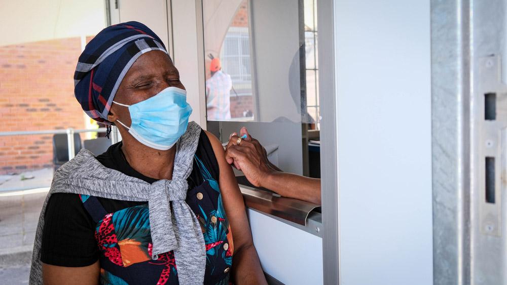 MSF, Doctors Without Borders, South Africa, khayelitsha COVID-19 vaccine drive 