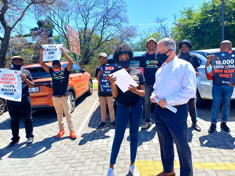Philanthropy Reporting Intern in Fundraising MSF, Matlhatse Mohale reading out the letter to the Head Of Security-Seth Green at the US Embassy in Pretoria.