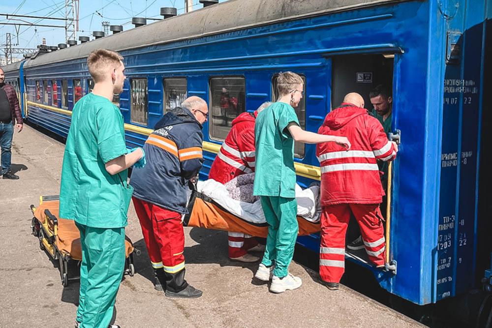 MSF, Doctors Without Borders, Ukraine, Medical train referral