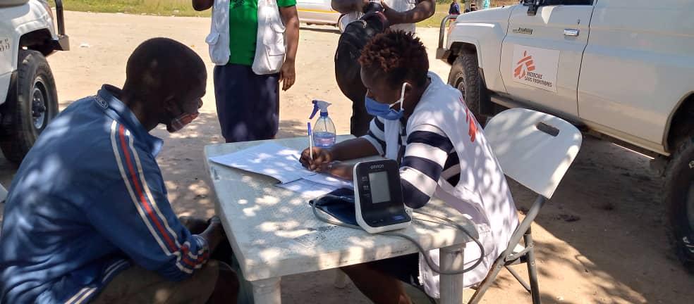 MSF provides medical assistance to people on the move passing through Beitbridge town and its surroundings. 