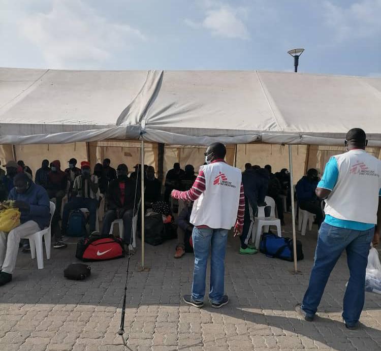 MSF staff providing medical assistance to people on the move passing through Beitbridge town and its surroundings. 