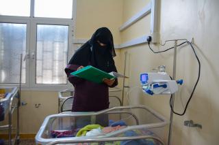 Nurse Hind Ali Abdullah checking the medical file of a newborn baby admitted to the neonatal unit at the Al-Qanawis mother and child hospital in Hodeidah, Yemen. The baby suffers birth asphyxia due to a prolonged labour.