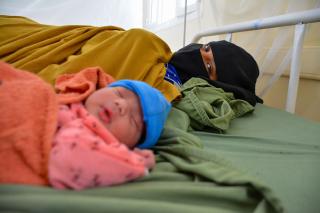 Mother Zaima Hussain is with her newborn baby Aiesha in the post-operative ward of the Al-Qanawis mother and child hospital supported by MSF in Hodeidah, Yemen.