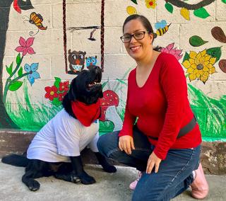 Onnie, MSF labrador retriever and Alicia de la Rosa MSF psychologist
