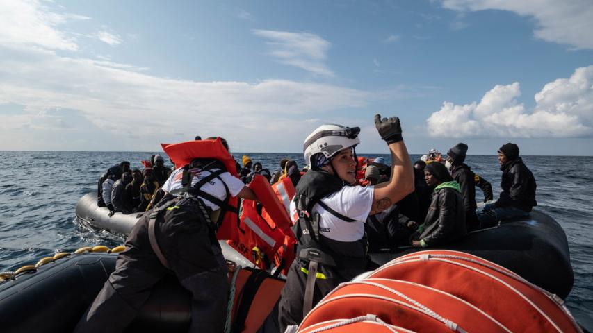 MSF Team handing out life jackets